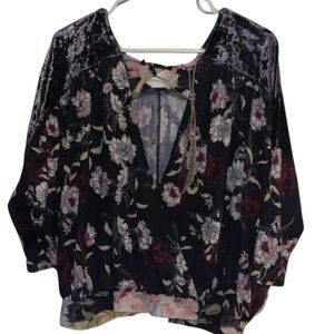 🌹NWT/GIMMICKS FLORAL TOP